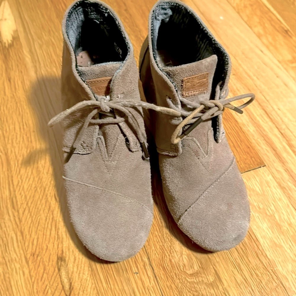 Toms | Beige Suede | Lace Up Booties